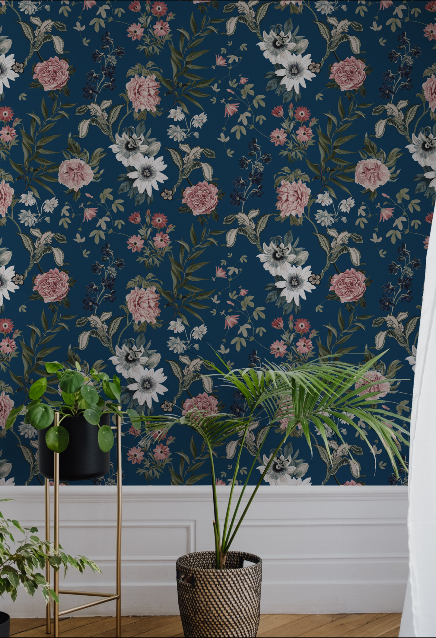 Room with plants featuring Deus ex Gardenia Botanical Beechcroft Garden Wallpaper in Azure Blue. Photo by Filipp Romanovski.