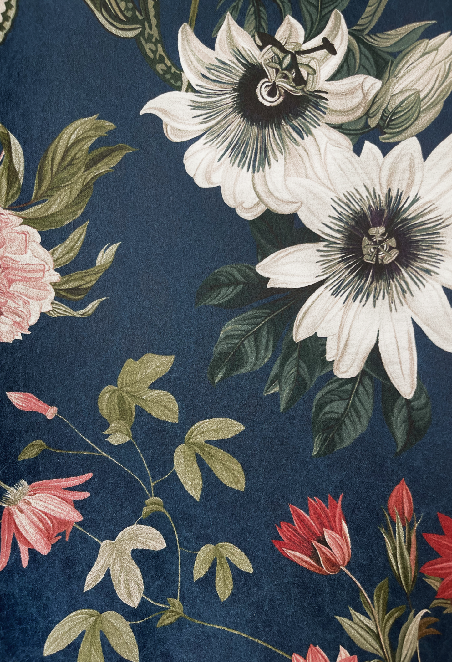 Textured Deus ex Gardenia floral Beechcroft Garden Wallpaper in Azure blue.