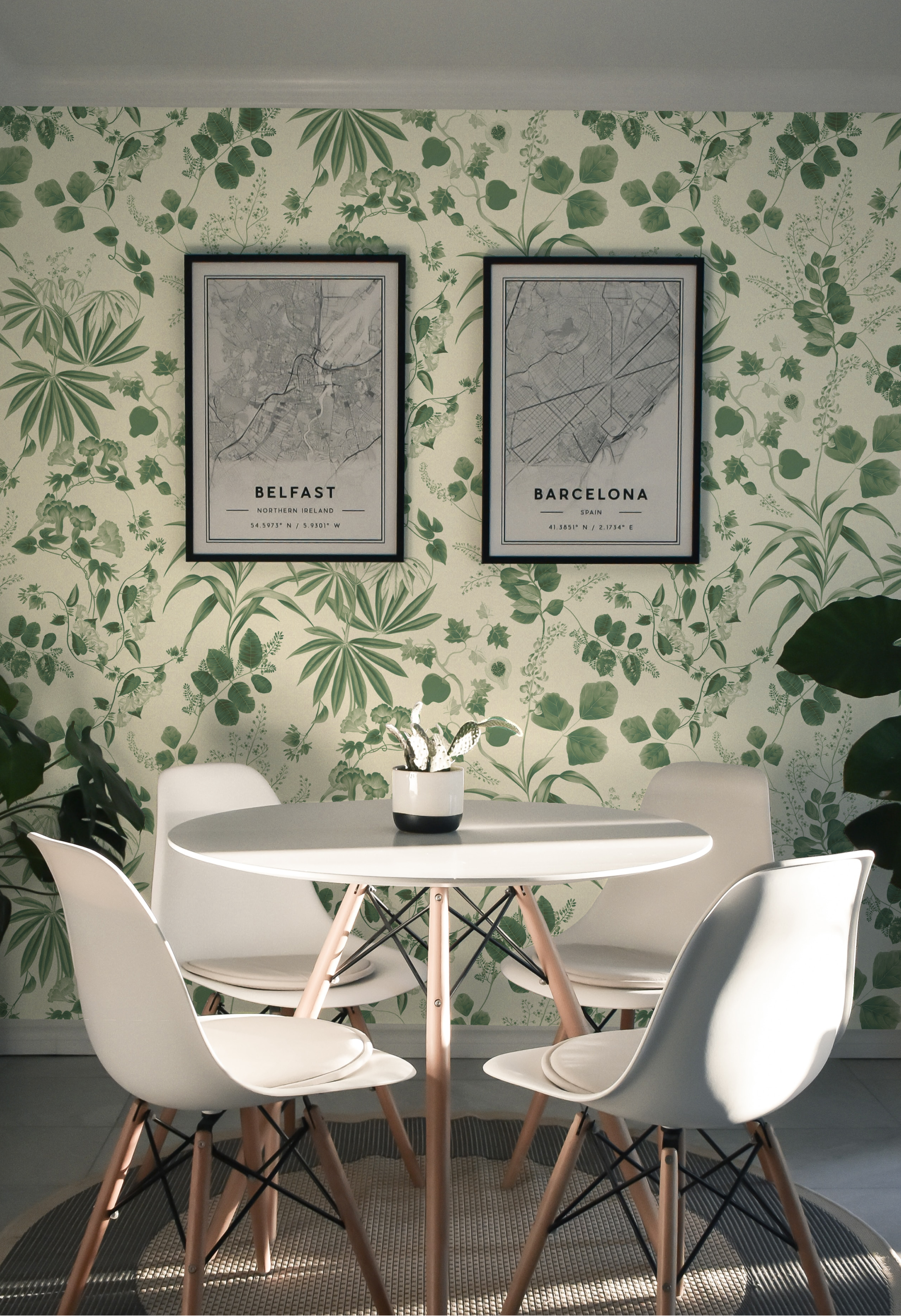 A luxurious dining room with Deus ex Gardenia's Eden Wallpaper in Fern and a table and chairs. Photo by Jake Goossen.
